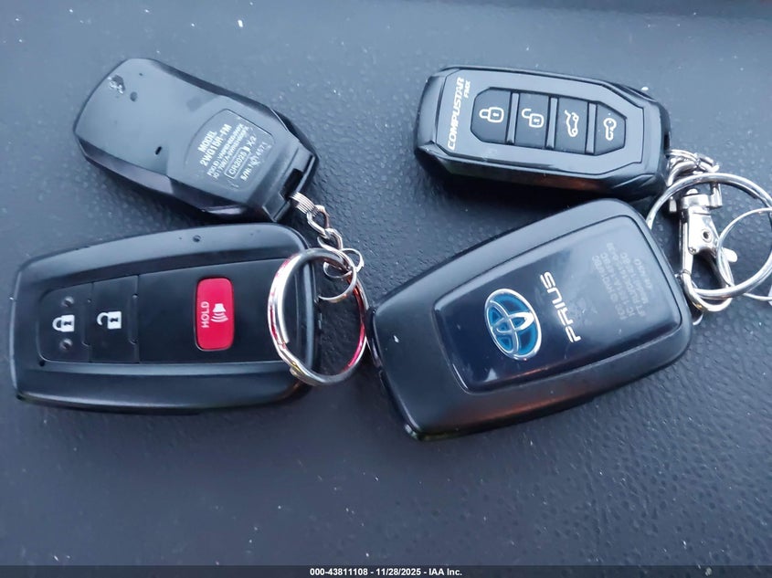 2017 Toyota Prius Three Touring VIN: JTDKARFU0H3047530 Lot: 43811108