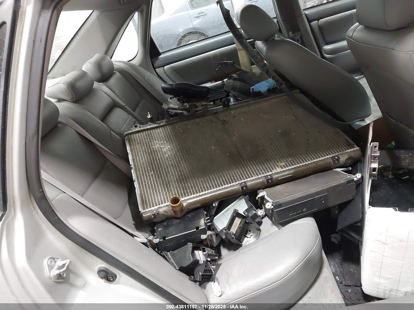 2002 Toyota Avalon Xls VIN: 4T1BF28B22U230459 Lot: 43811157