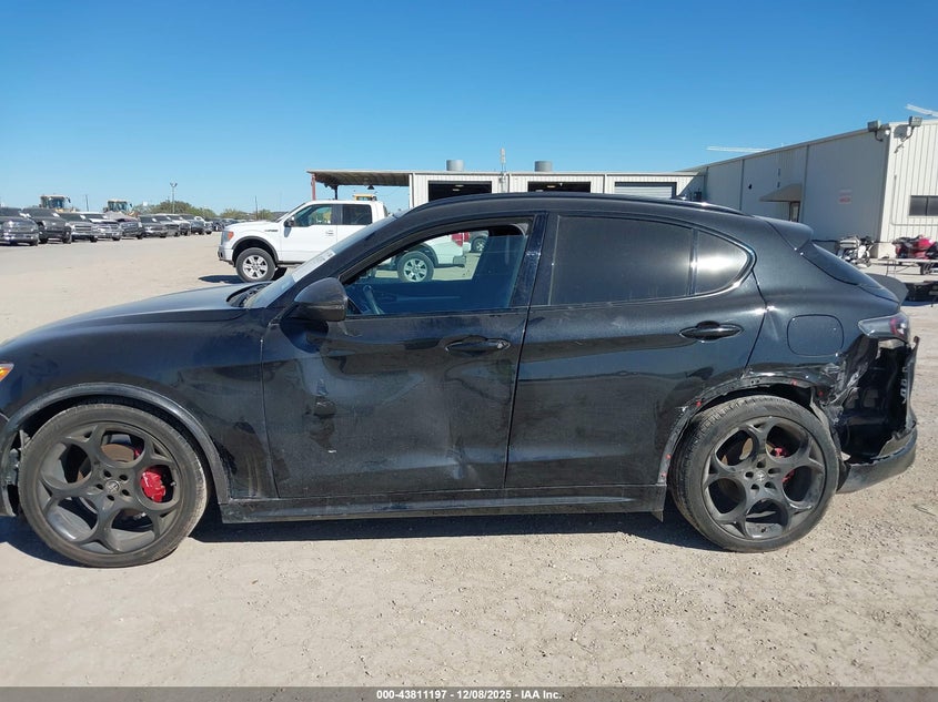 ZASPAKBN2N7D32009 2022 ALFA ROMEO STELVIO photo no. 14