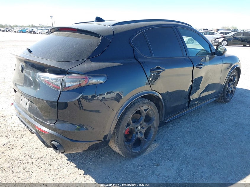 ZASPAKBN2N7D32009 2022 ALFA ROMEO STELVIO photo no. 4