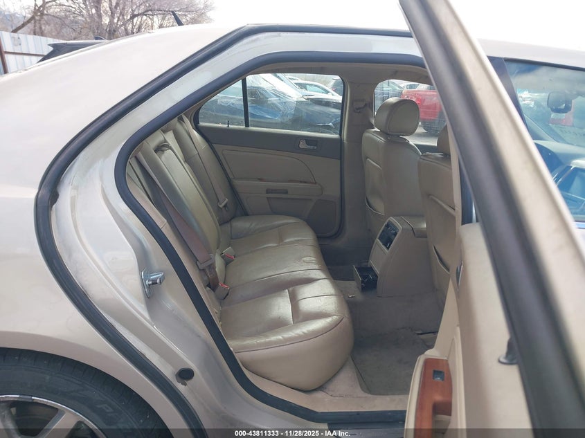 2007 Cadillac Sts V8 VIN: 1G6DC67AX70120802 Lot: 43811333