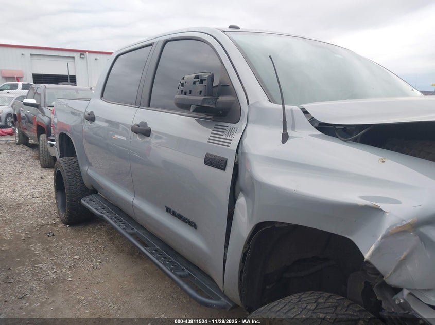 2017 Toyota Tundra Trd Pro 5.7L V8 VIN: 5TFDW5F1XHX654584 Lot: 43811524