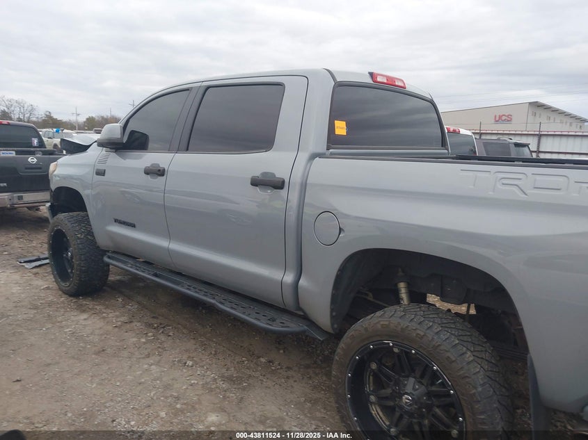 2017 Toyota Tundra Trd Pro 5.7L V8 VIN: 5TFDW5F1XHX654584 Lot: 43811524
