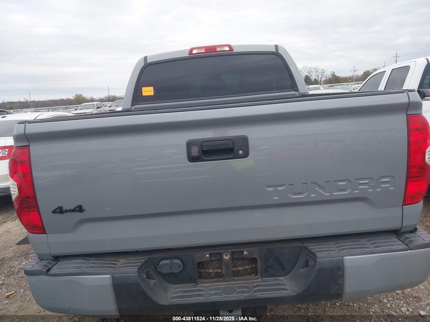 2017 Toyota Tundra Trd Pro 5.7L V8 VIN: 5TFDW5F1XHX654584 Lot: 43811524