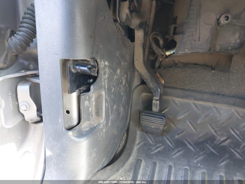 1GTGC13U05F925683 2005 GMC SIERRA photo no. 12