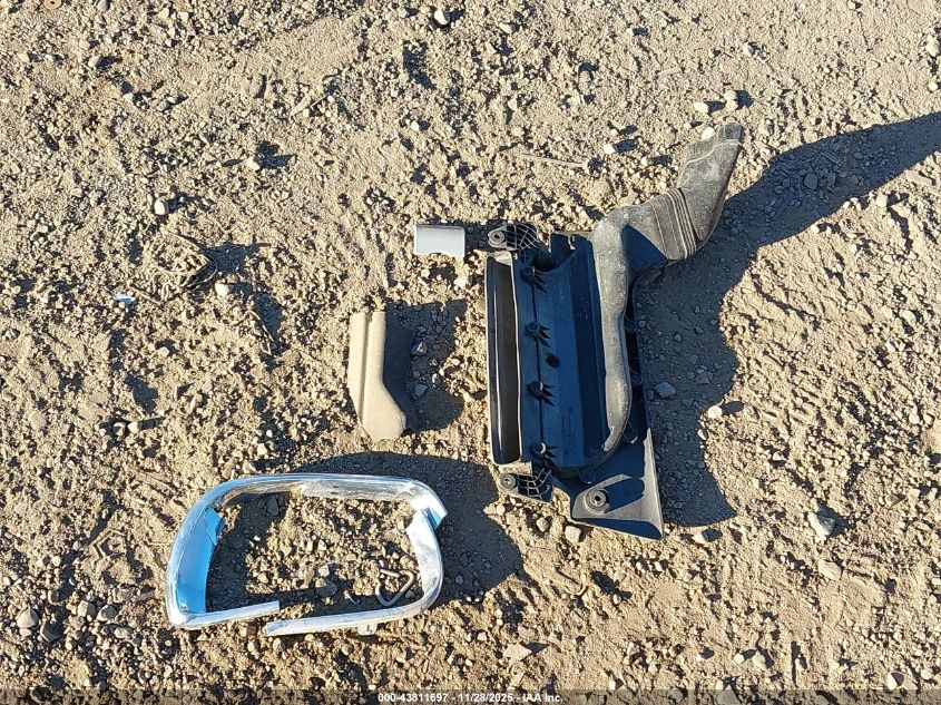 2004 BMW 330Xi VIN: WBAEW53424PN32697 Lot: 43811697