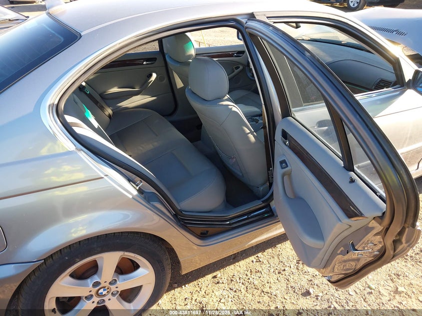 2004 BMW 330Xi VIN: WBAEW53424PN32697 Lot: 43811697