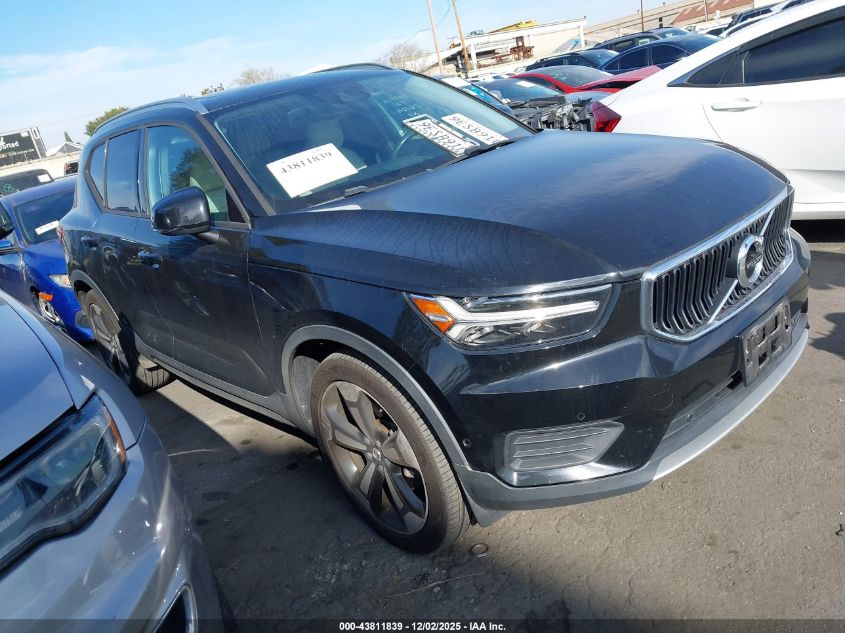VOLVO XC40 T5 MOMENTUM