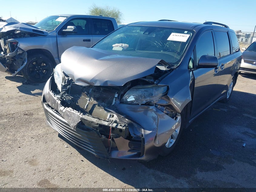 2020 Toyota Sienna Le VIN: 5TDKZ3DCXLS067856 Lot: 43811903