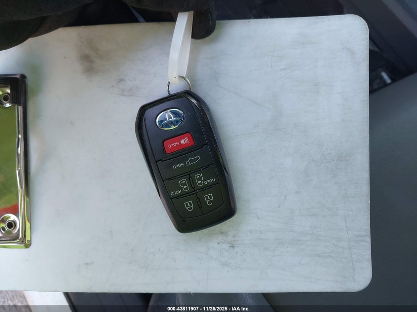 2023 Toyota Sienna Xle VIN: 5TDYRKEC7PS161315 Lot: 43811907