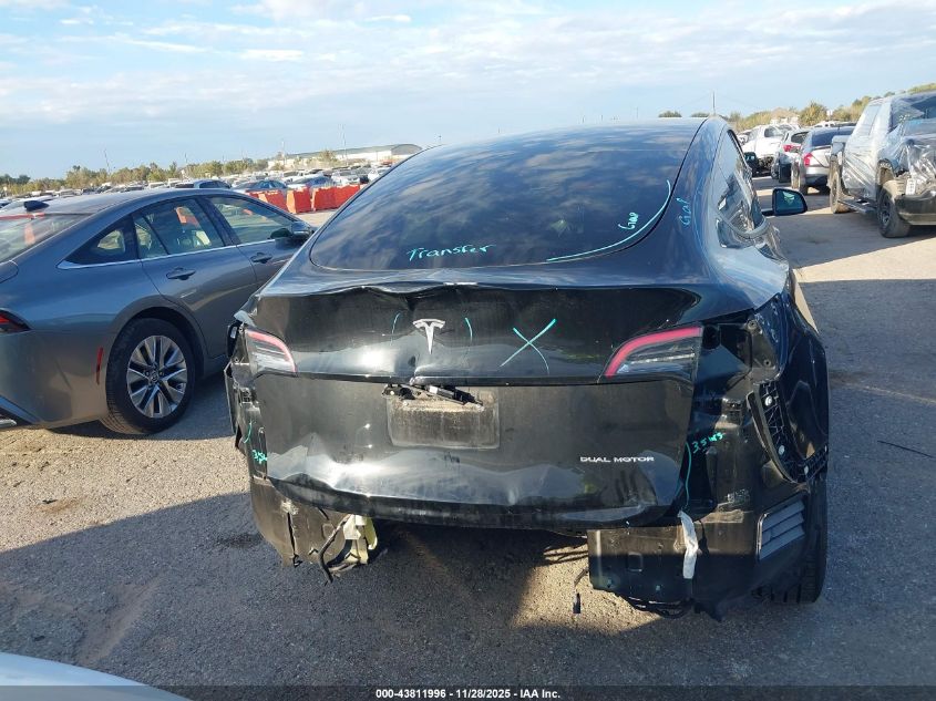 2022 Tesla Model Y Long Range Dual Motor All-Wheel Drive VIN: 7SAYGDEE5NF319819 Lot: 43811996
