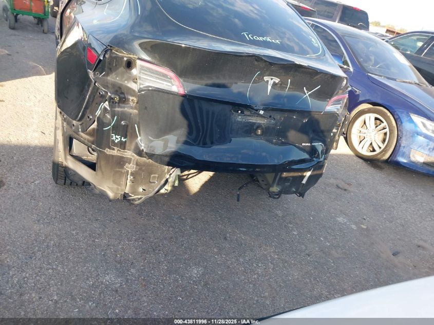 2022 Tesla Model Y Long Range Dual Motor All-Wheel Drive VIN: 7SAYGDEE5NF319819 Lot: 43811996