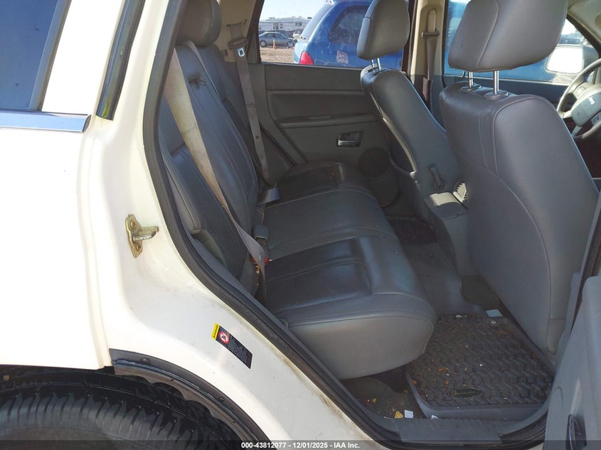 1J8HR58N55C727946 2005 JEEP GRAND CHEROKEE photo no. 8