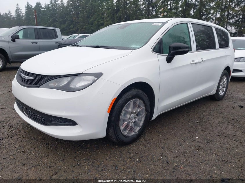 2C4RC1CG5TR192586 2026 CHRYSLER VOYAGER photo no. 2