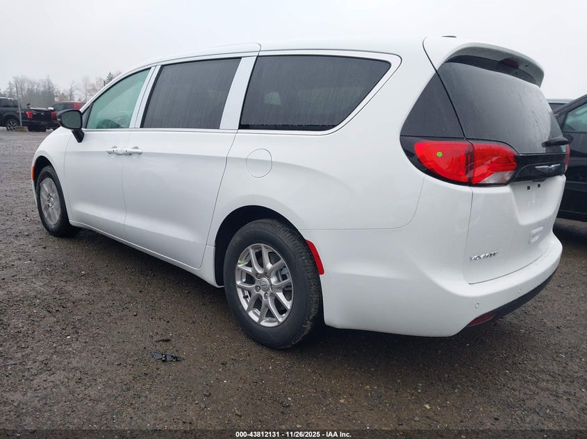 2C4RC1CG5TR192586 2026 CHRYSLER VOYAGER photo no. 3