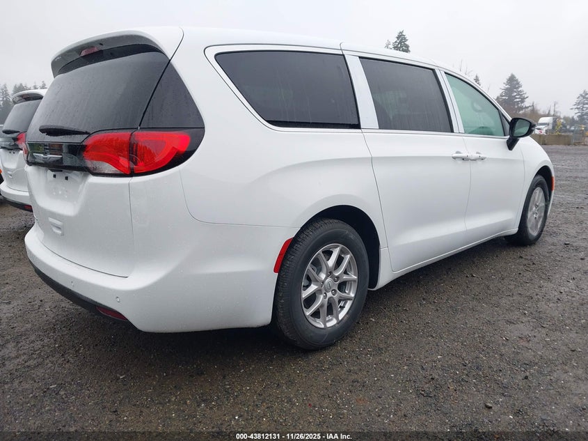 2C4RC1CG5TR192586 2026 CHRYSLER VOYAGER photo no. 4