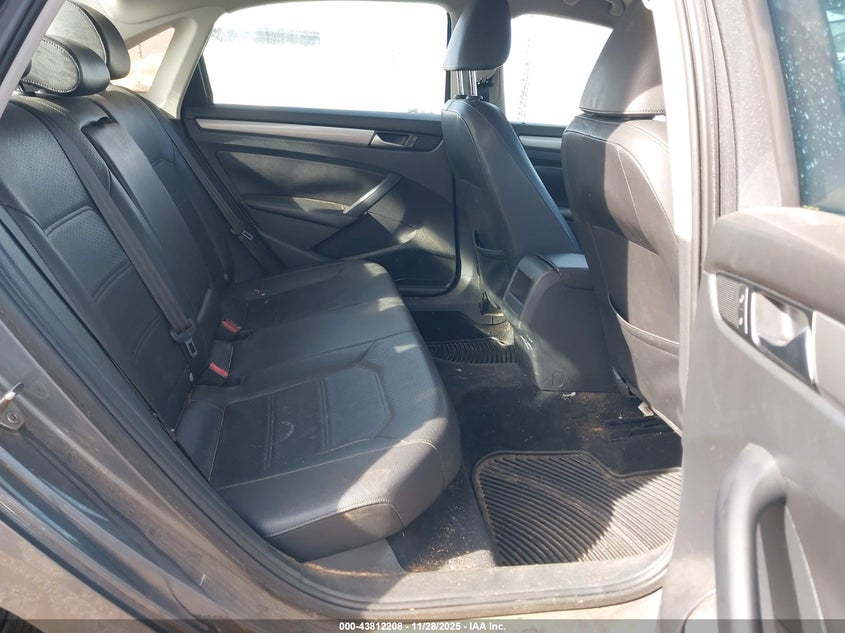 2015 Volkswagen Passat 1.8T Wolfsburg Edition VIN: 1VWAT7A31FC067711 Lot: 43812208