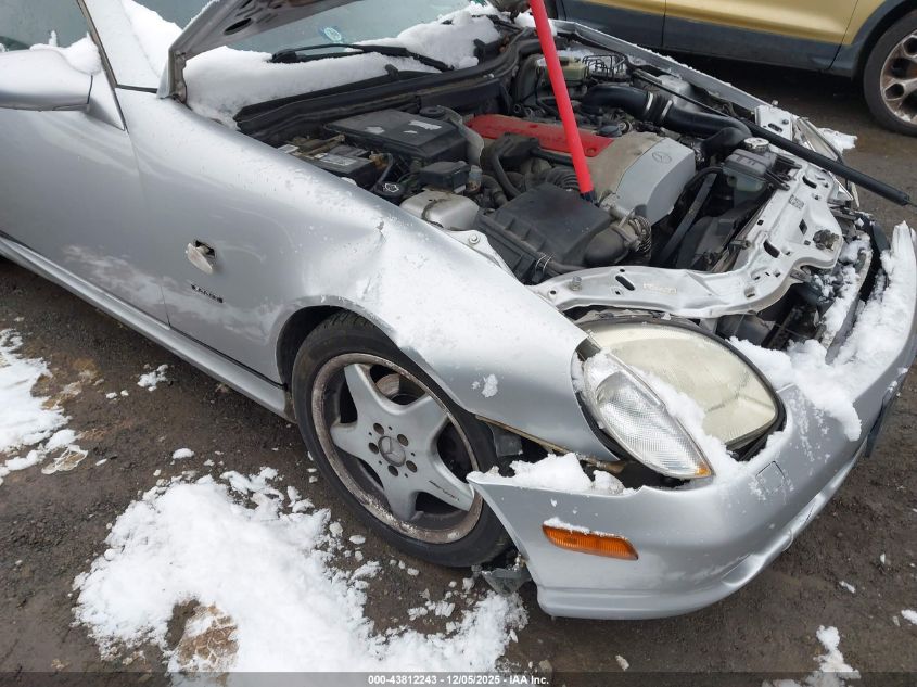 2000 Mercedes-Benz Slk 230 Kompressor VIN: WDBKK47F1YF160173 Lot: 43812243