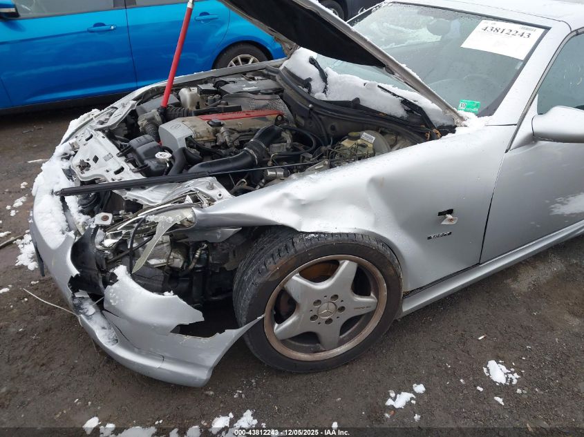 2000 Mercedes-Benz Slk 230 Kompressor VIN: WDBKK47F1YF160173 Lot: 43812243