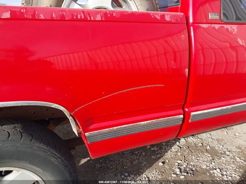 1996 Chevrolet Gmt-400 K1500 VIN: 2GCEK19RXT1174643 Lot: 43812367