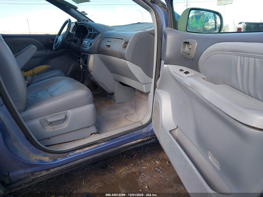 4T3ZF13C81U382423 2001 TOYOTA SIENNA photo no. 5