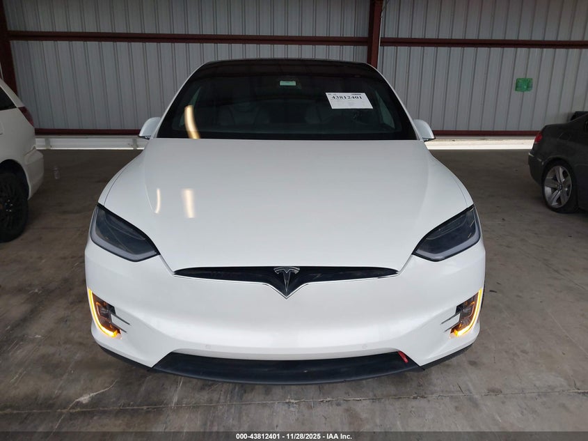 2017 Tesla Model X 100D/75D/90D VIN: 5YJXCBE20HF055203 Lot: 43812401