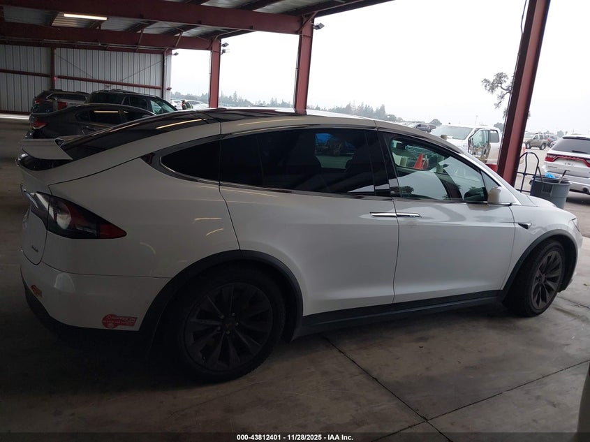 2017 Tesla Model X 100D/75D/90D VIN: 5YJXCBE20HF055203 Lot: 43812401