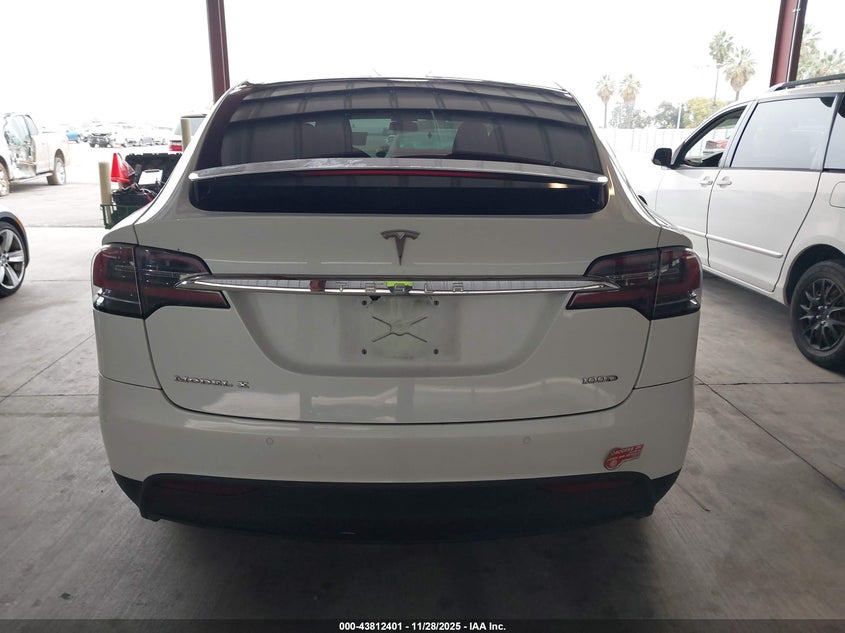 2017 Tesla Model X 100D/75D/90D VIN: 5YJXCBE20HF055203 Lot: 43812401