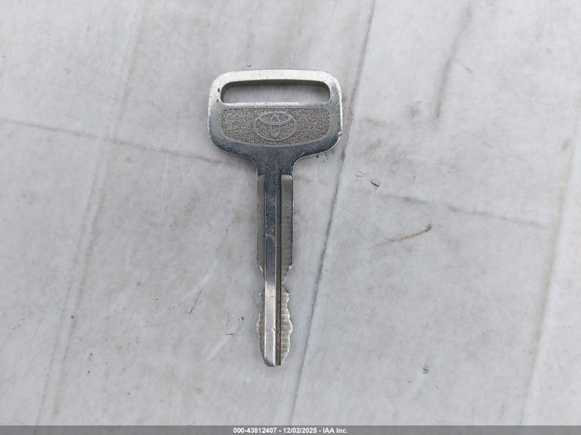 2004 Toyota Tundra Sr5 V8 VIN: 5TBBT44164S447695 Lot: 43812407