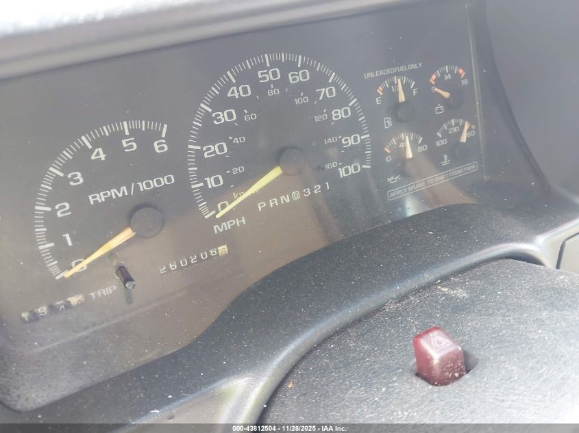 1998 Chevrolet Suburban 1500 VIN: 1GNEC16RXWJ344129 Lot: 43812504