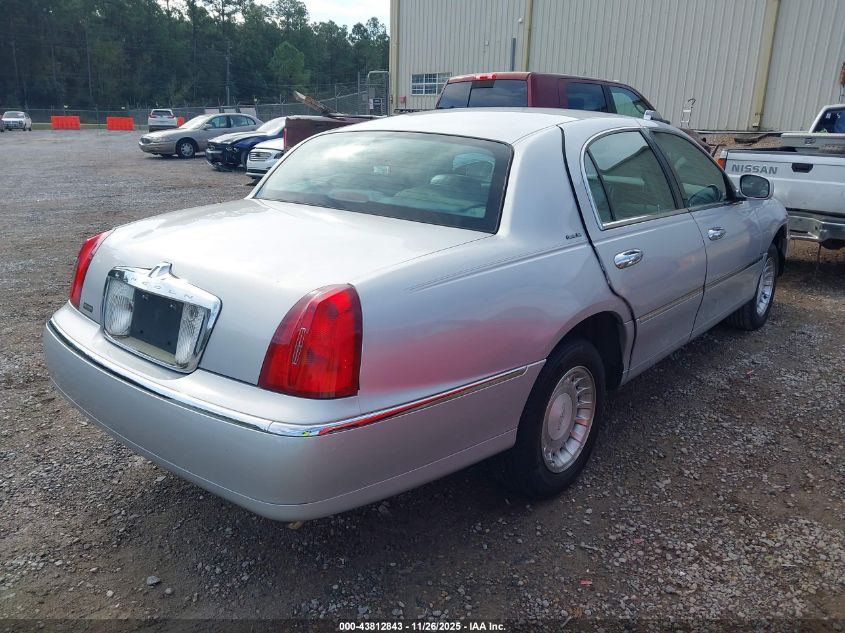 1LNHM81W32Y616557 2002 LINCOLN TOWN CAR photo no. 4