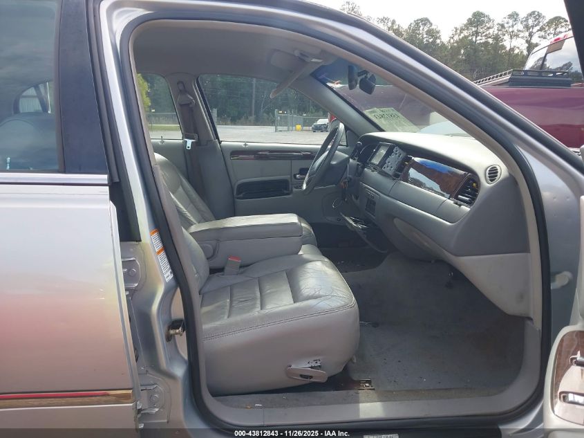 1LNHM81W32Y616557 2002 LINCOLN TOWN CAR photo no. 5