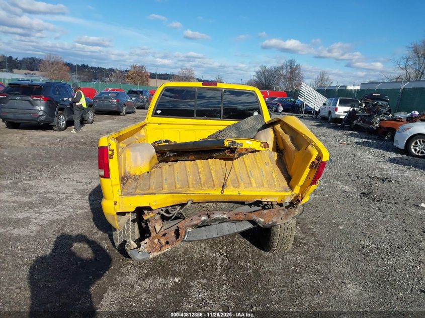 2002 Chevrolet S-10 Ls VIN: 1GCCT19W828259132 Lot: 43812856
