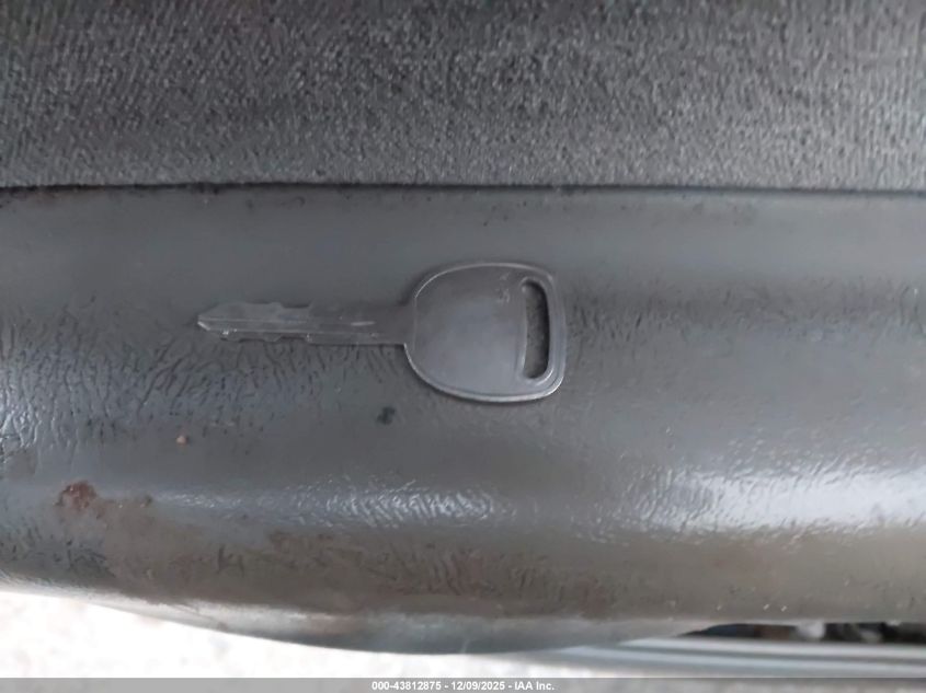 2000 Chevrolet Silverado 1500 Lt VIN: 1GCEK19TXYZ181280 Lot: 43812875