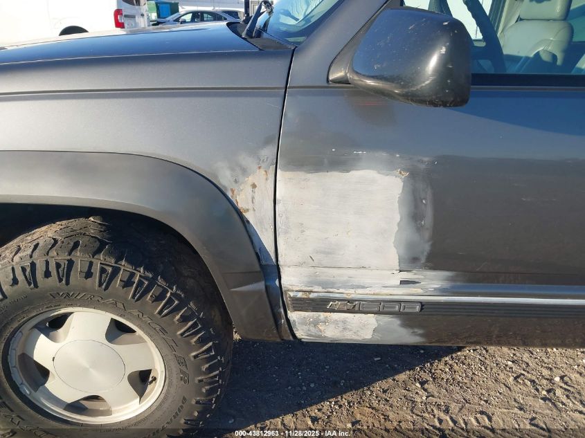 1999 Chevrolet Suburban 1500 Lt VIN: 3GNFK16R2XG233438 Lot: 43812963