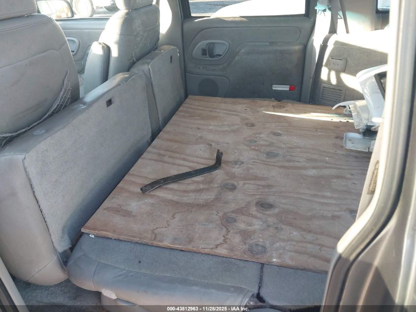 1999 Chevrolet Suburban 1500 Lt VIN: 3GNFK16R2XG233438 Lot: 43812963