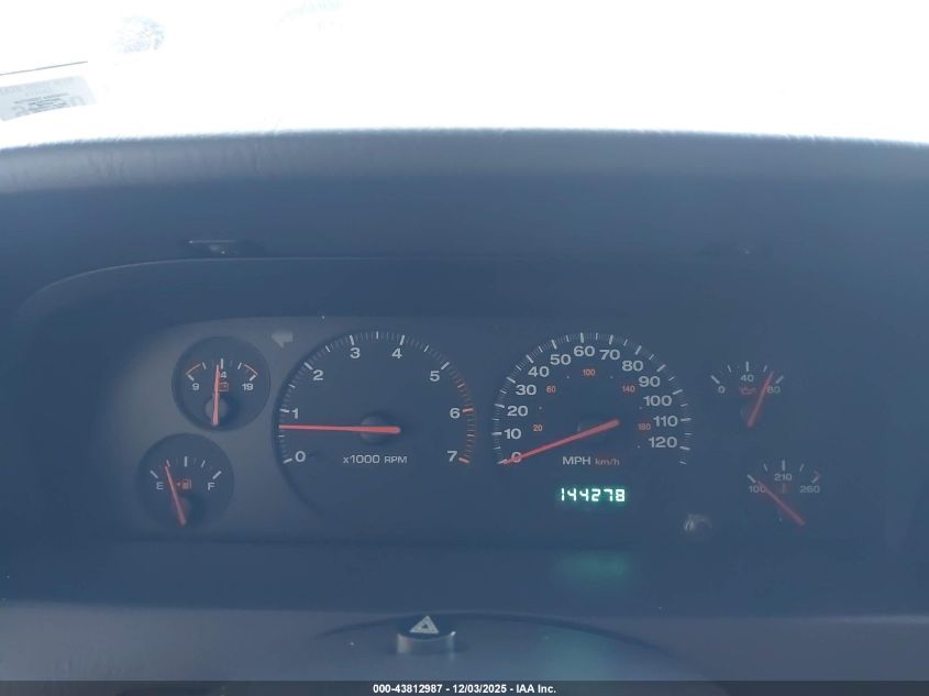 2000 Jeep Grand Cherokee Limited VIN: 1J4GW58N8YC389243 Lot: 43812987