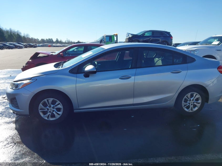 2019 Chevrolet Cruze Ls VIN: 1G1BC5SMXK7111736 Lot: 43813024