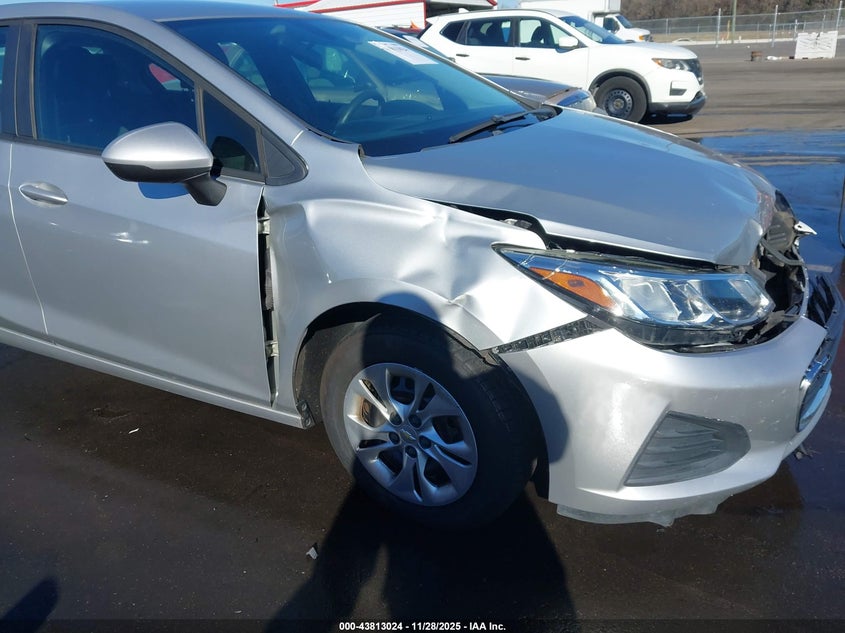 2019 Chevrolet Cruze Ls VIN: 1G1BC5SMXK7111736 Lot: 43813024