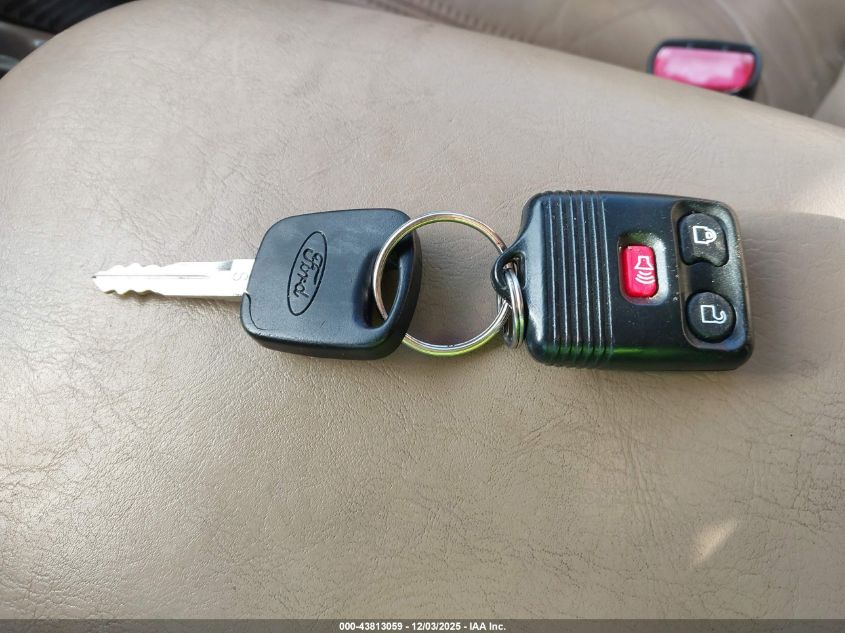 1998 Ford Expedition Eddie Bauer/Xlt VIN: 1FMPU18L5WLB78917 Lot: 43813059