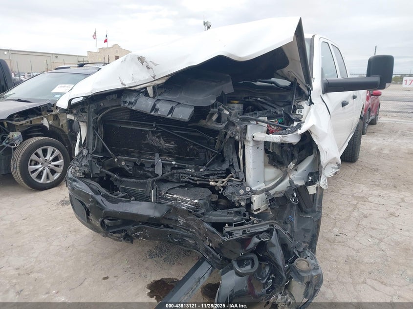 2019 Ram 2500 Tradesman 4X4 8' Box VIN: 3C6UR5HL3KG582992 Lot: 43813121