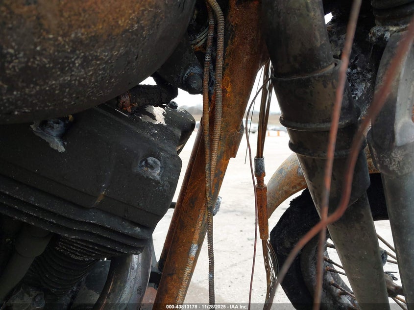 2000 Harley-Davidson Fxsts VIN: 1HD1BLY16YY044075 Lot: 43813178