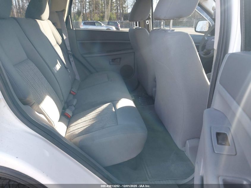 2007 Jeep Grand Cherokee Laredo VIN: 1J8GR48K87C565423 Lot: 43813252