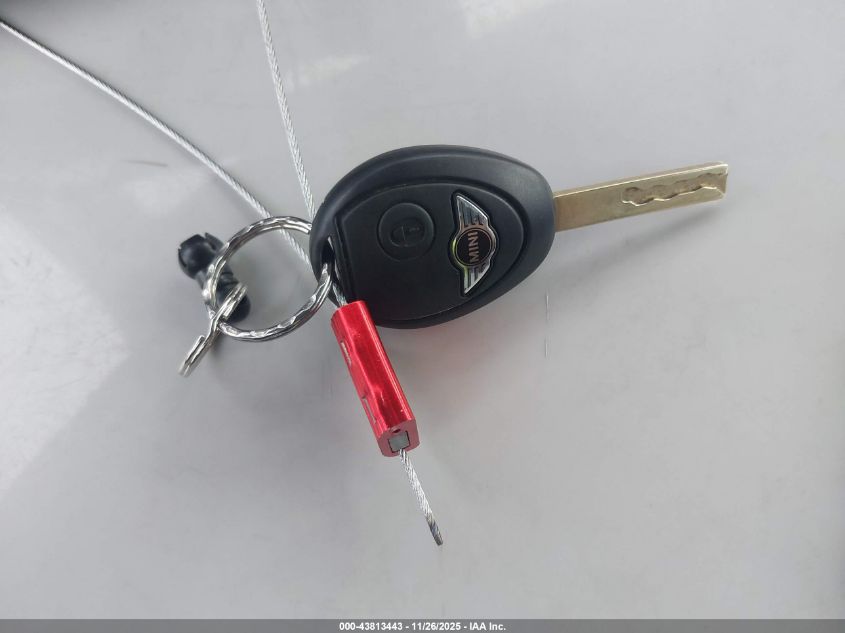 2004 Mini Cooper S VIN: WMWRE33414TD75487 Lot: 43813443