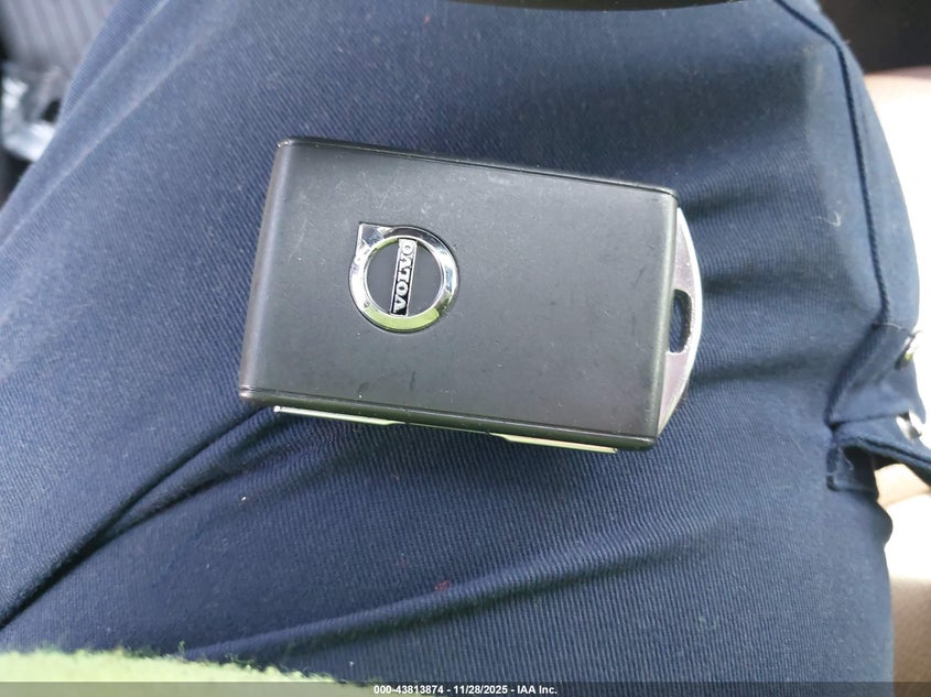 2024 Volvo Xc90 B6 Plus Bright Theme 7-Seater VIN: YV4062PE8R1184927 Lot: 43813874