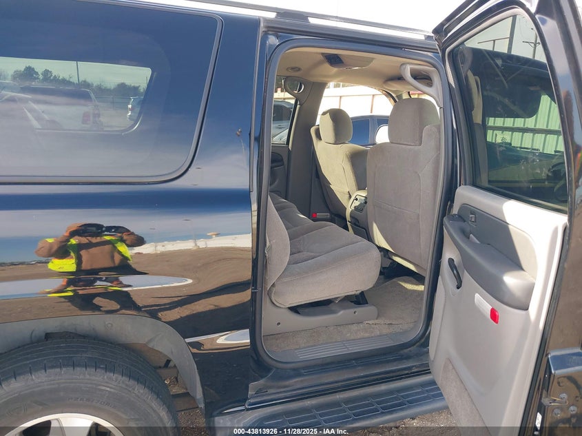 2003 Chevrolet Suburban 1500 Ls VIN: 3GNEC16Z93G214758 Lot: 43813926