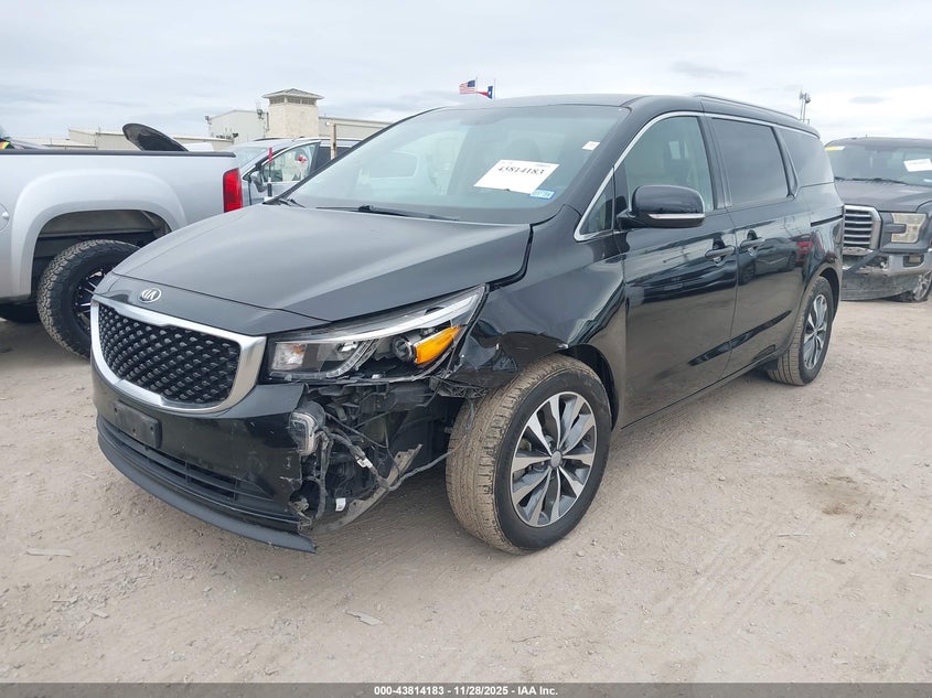 KNDMC5C11J6389921 2018 KIA SEDONA photo no. 2