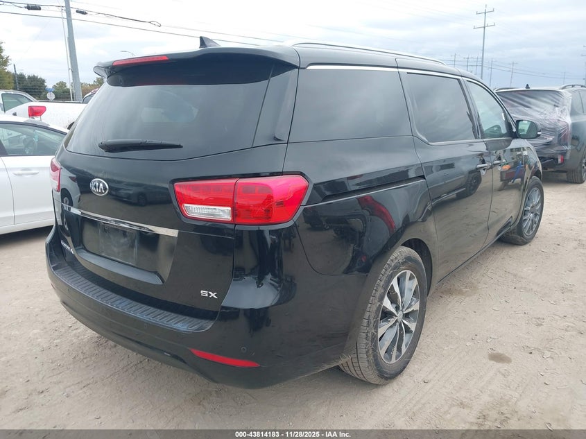 KNDMC5C11J6389921 2018 KIA SEDONA photo no. 4
