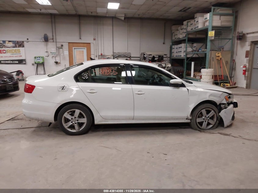 2012 Volkswagen Jetta 2.0L Tdi VIN: 3VWLL7AJ5CM380746 Lot: 43814355