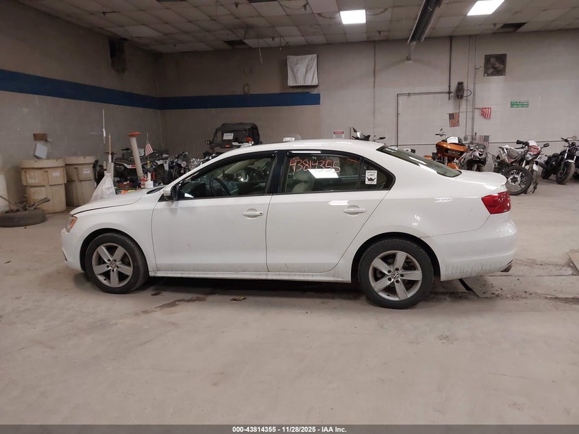 2012 Volkswagen Jetta 2.0L Tdi VIN: 3VWLL7AJ5CM380746 Lot: 43814355